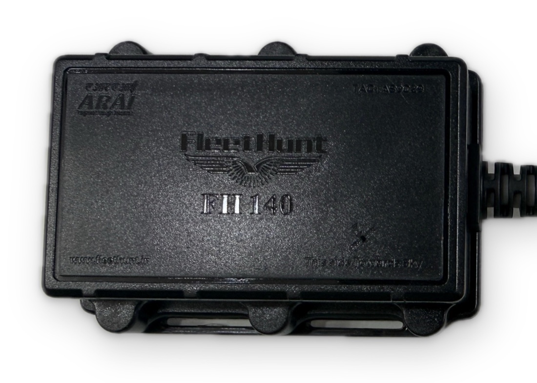 Close-up of the FH-140 showing the FleetHunt logo, the ARAI mark and its type approval number